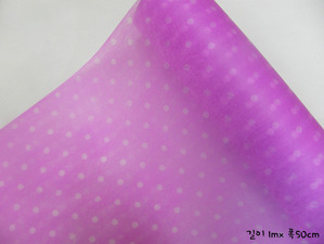 부직포 핑크보라-흰색물방울무늬 1mX 50cm 국산 (포장지 선물 포장 diy  생일 리본 공예)